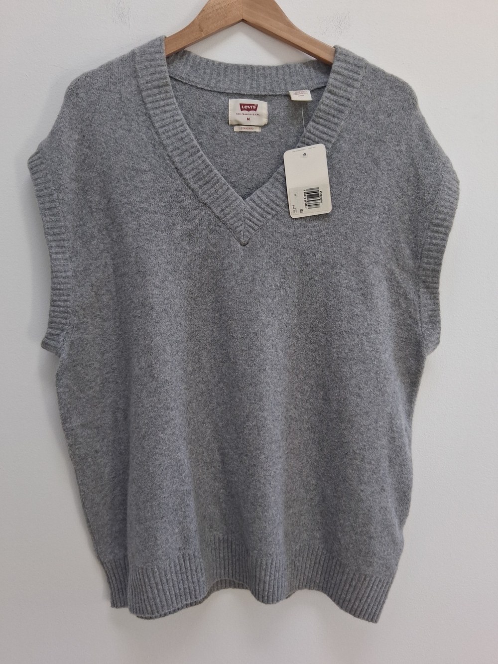 Levi's  Gray V-Neck Sweater Vest Men M Sleeveless Preppy Old Money Officecore